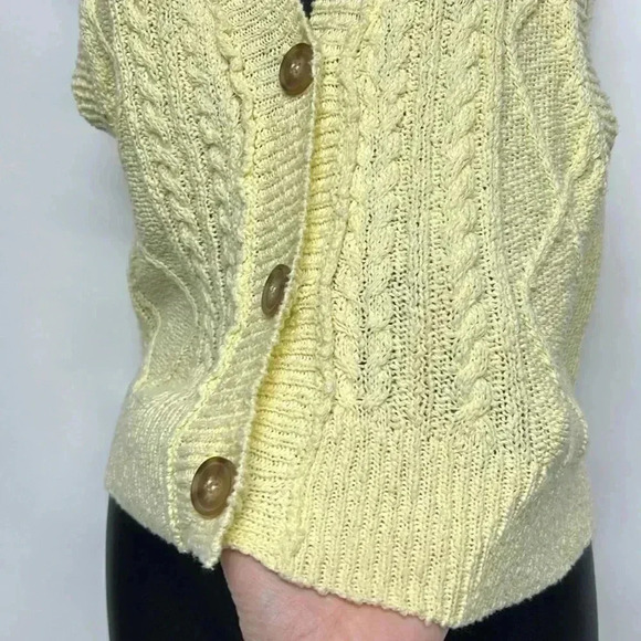 Forever 21 Cable Knit Sweater Vest Yellow, Medium 100% cotton V-neck - Picture 3 of 7